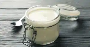 come-si-fa-lo-yogurt-vasetto-di-vetro-aperto-