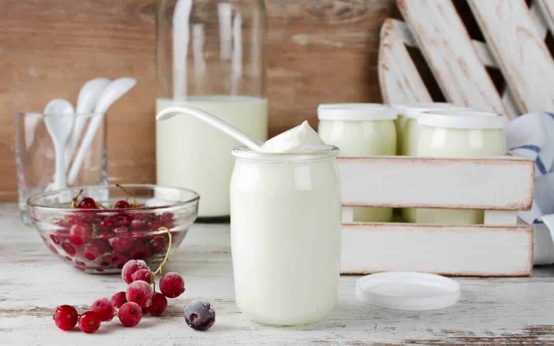 Come fare lo yogurt in casa senza yogurtiera: ricetta facile e veloce